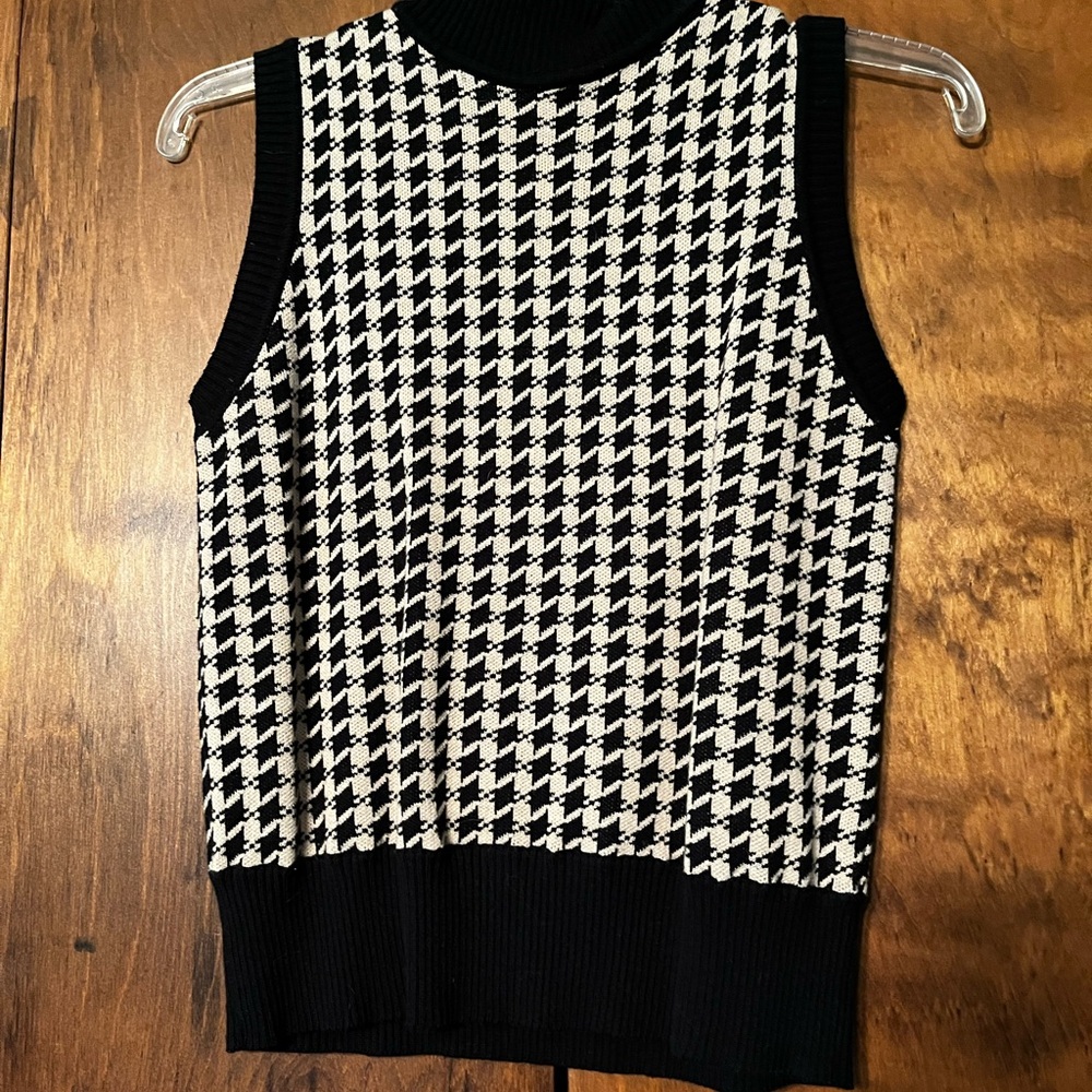 Uniform John Paul Richard Black and Cream Houndstooth Sweater Vest